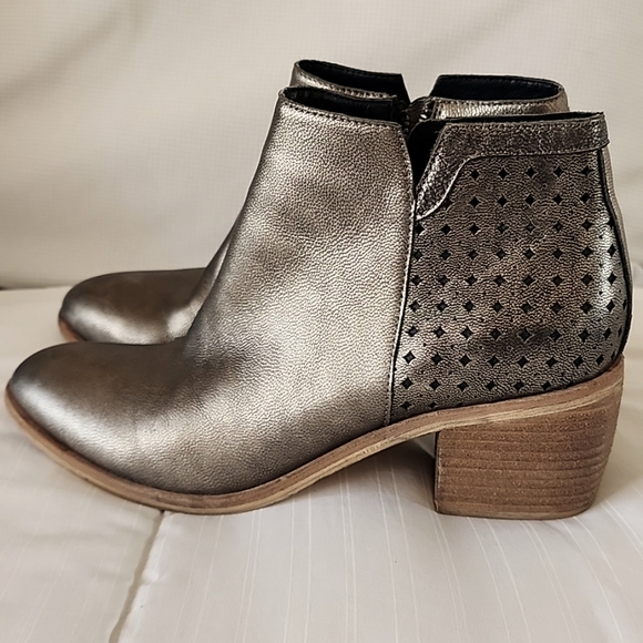Western Style Booties - Picture 1 of 12